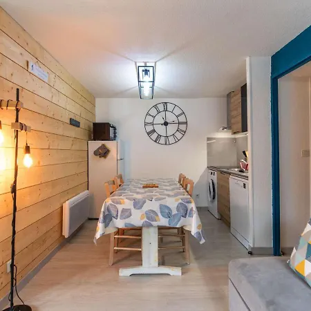 Apartment T2 Cabine, Terrasse, Piscine, Parking, Proche Commodites Et Ski, - Fr-1-402-131