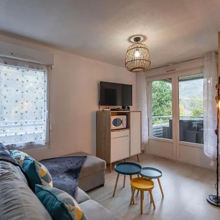T2 Cabine, Terrasse, Piscine, Parking, Proche Commodites Et Ski, - Fr-1-402-131
